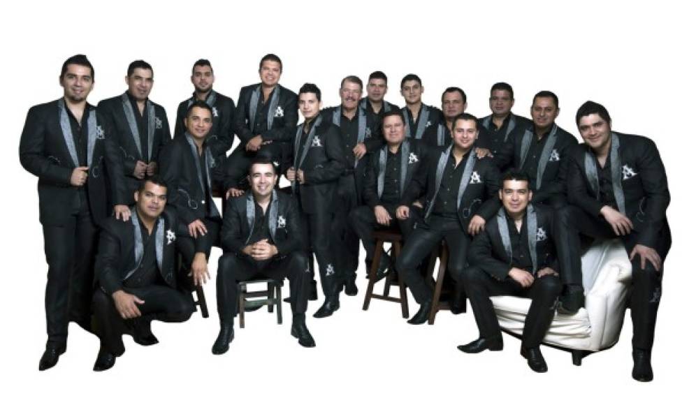 La Arrolladora Banda el Limón es su banda favorita.