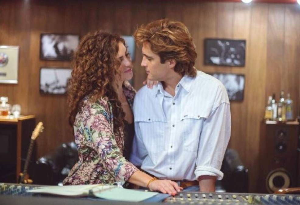 En la producción Paulina dio vida a Mariana Yazbek, quien fue la primera novia conocida del cantante Luis Miguel, encarnado en la serie por Diego Boneta.<br/>