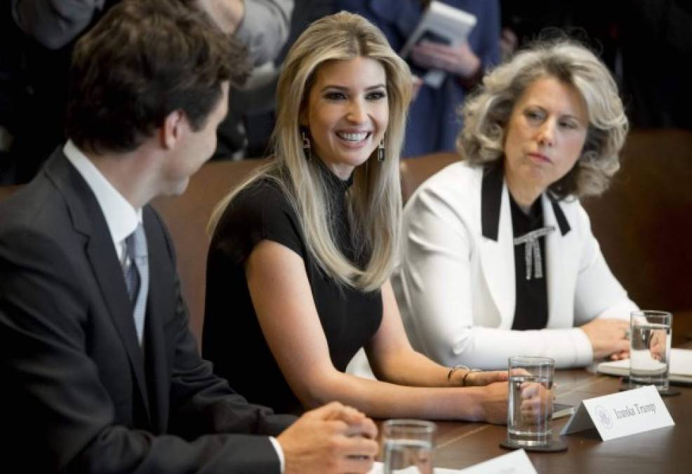 Por supuesto, las imágenes no tardaron en viralizarse en las redes sociales, donde las usuarias dieron la bienvenida a Ivanka al 'club de fans' del apuesto premier canadiense.