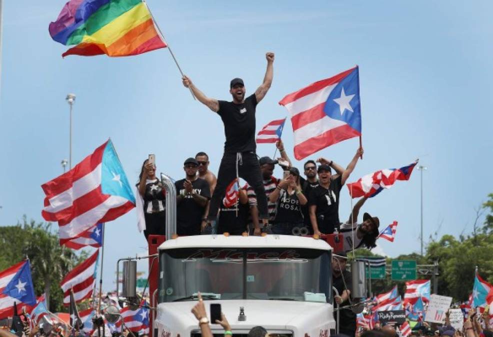 Medio millón de puertorriqueños se tomaron las calles de San Juan este lunes para exigir la renuncia del gobernador Ricardo Rosselló, en el décimo día de protestas lideradas por artistas como Ricky Martin, Bad Bunny y Residente a raíz del llamado 'chatgate'.