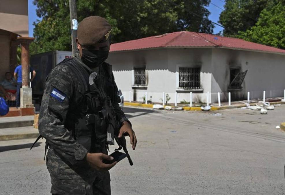 Elementos de la Policía hondureña trataron de intervenir para rescatarlo, pero los agresores 'no acataron el llamado al orden e incurrieron en varios actos ilícitos que desencadenaron en la muerte del señor Giorgio Scanu', señaló la Policía.