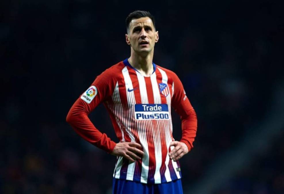 Kalinic: El delantero no entra en los planes del Atlético de Madrid y en Italia se rumora que podría volver a la Fiorentina.