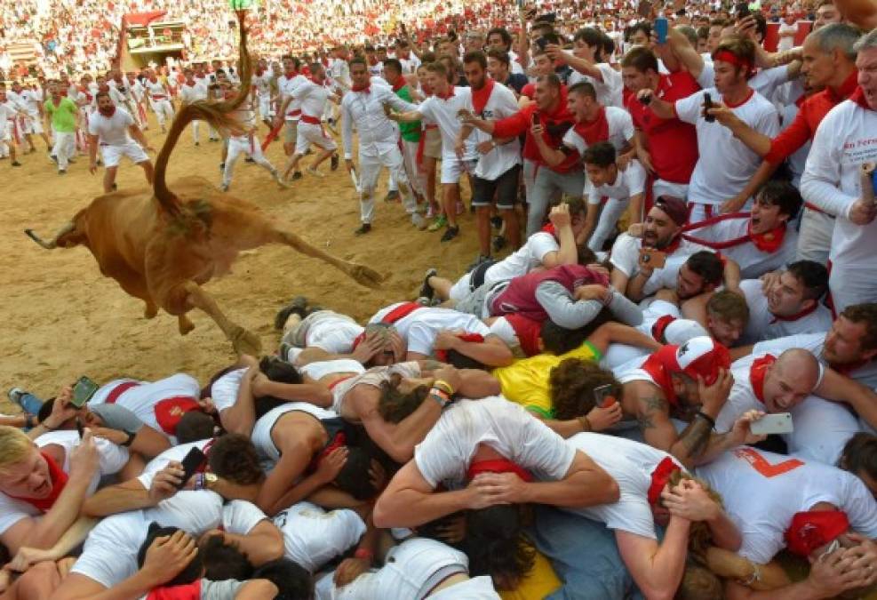 Los Sanfermines se remontan a varios siglos, aunque su fama mundial es un fenómeno reciente, vinculada también a la difusión que les dio el escritor estadounidense Ernest Hemingway en su libro 'Fiesta'.