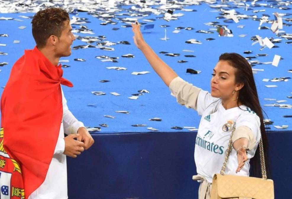 Después de la consagración y de los festejos de la Casa Blanca en Kiev, el goleador portugués celebró junto a su familia.