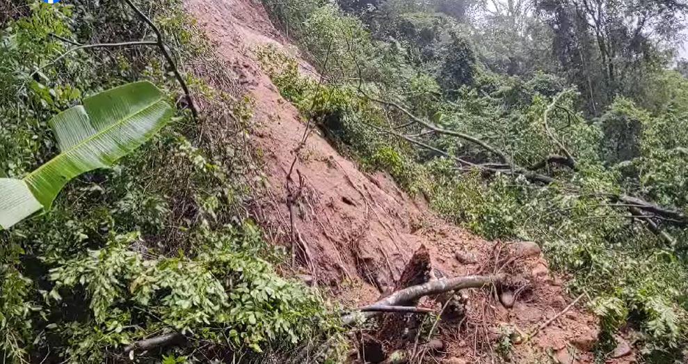Derrumbe tiene incomunicadas 10 aldeas de La Ceiba