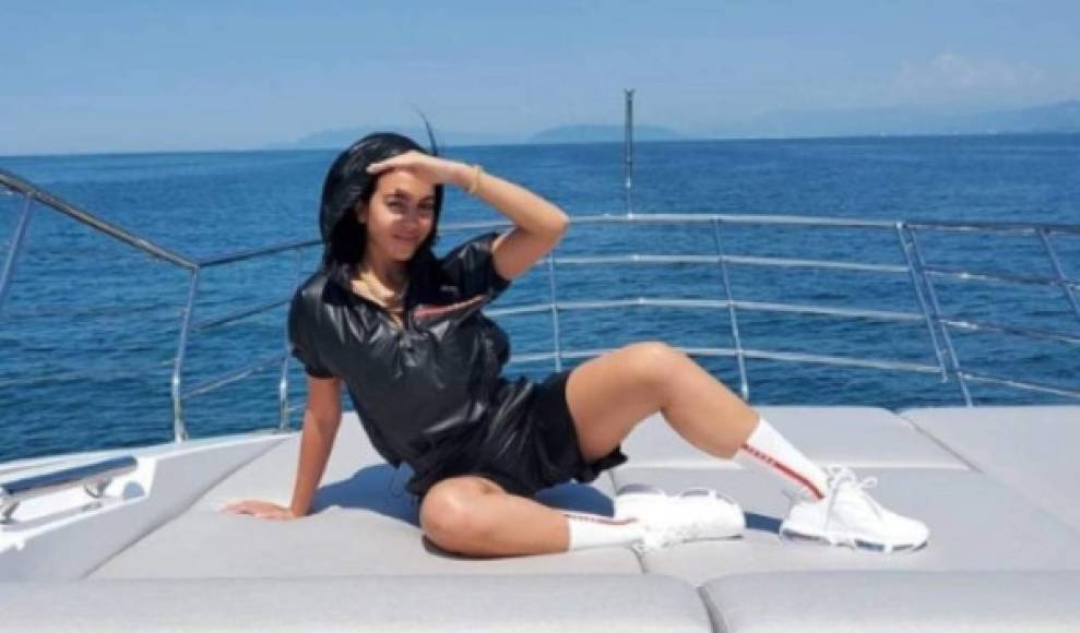 Georgina está viviendo unos días inolvidables después de haber permanecido confinada en Madeira junto a Cristiano y sus hijos, disfrutando del deporte y de la compañía de sus seres queridos.