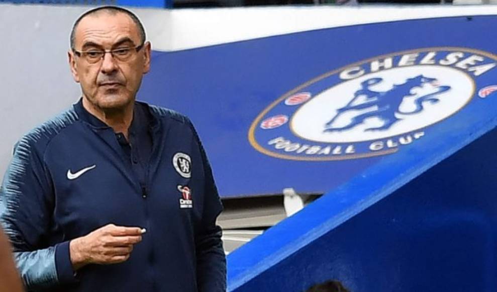 Maurizio Sarri tiene claro que no quiere abandonar el Chelsea. 'Me gusta mucho el fútbol inglés, el ambiente en los estadios... Si puedo me gustaría continuar aquí', comentó el técnico italiano.