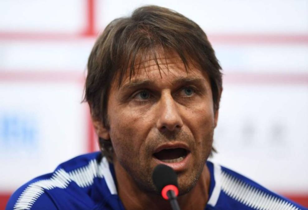 'Debo ser honesto, la temporada pasada fue muy dura para mí y para mi familia. A veces, cuando ganas, crees que todo es fácil, pero no fue así', aseguró Antonio Conte, quien reconoció que por este motivo pensó en salir del Chelsea este verano. 'Pero decidí continuar. Hablé con el club y encontramos la visión correcta sobre el futuro', concluyó.