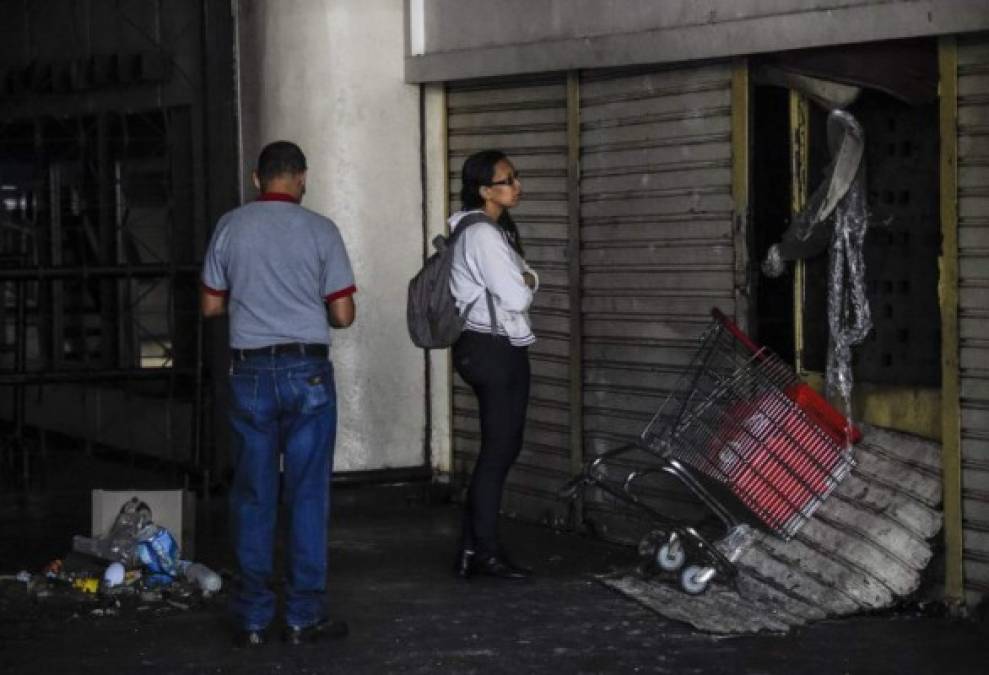 Los primeros saqueos comenzaron a registrarse la noche del domingo en Caracas y otras grandes ciudades del país.
