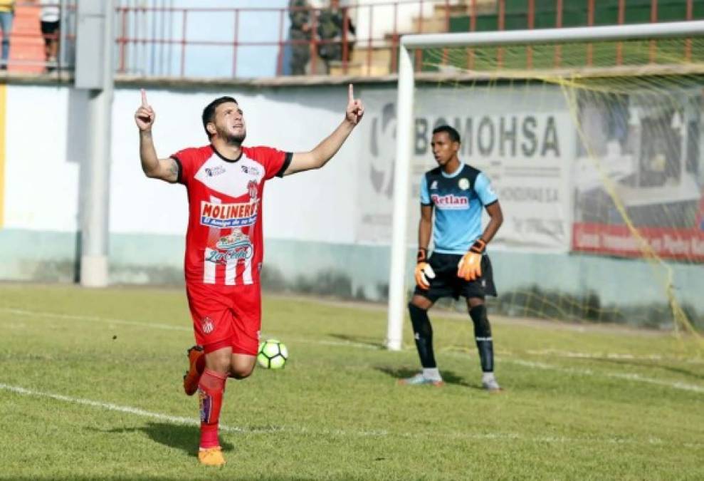 Michael Osorio marcó de penal el gol del Vida contra el Juticalpa.