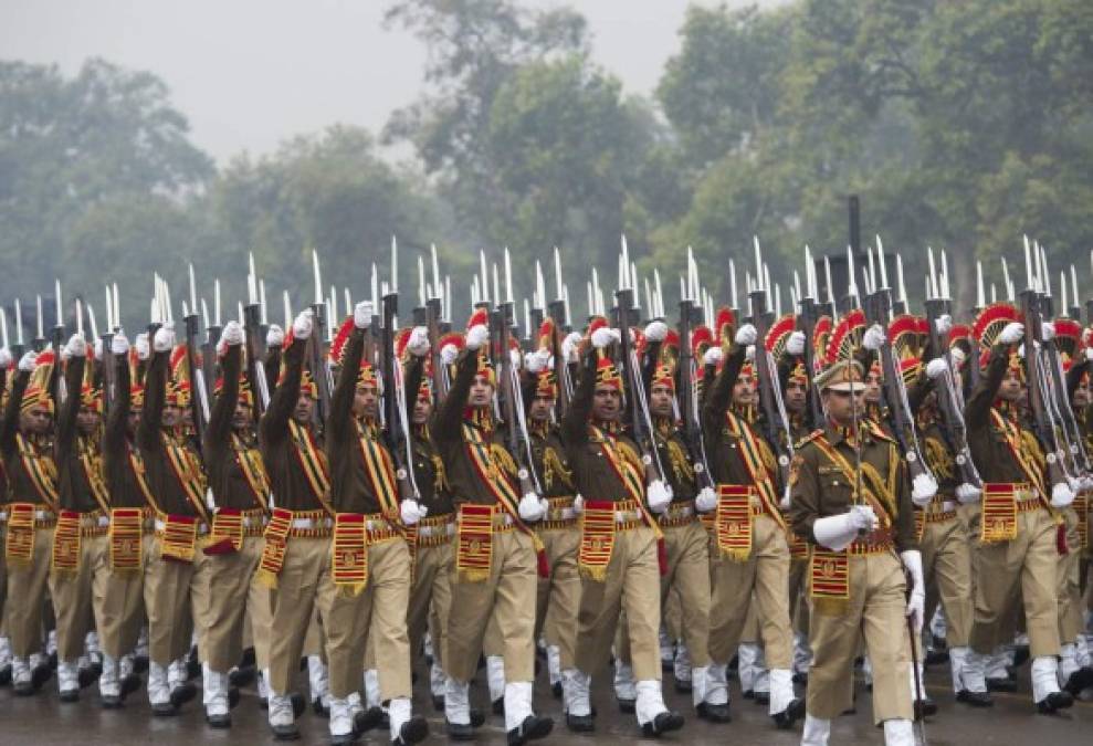 Desfile del ejército de la India en homenaje a la visita del presidente de EUA, Barack Obama.