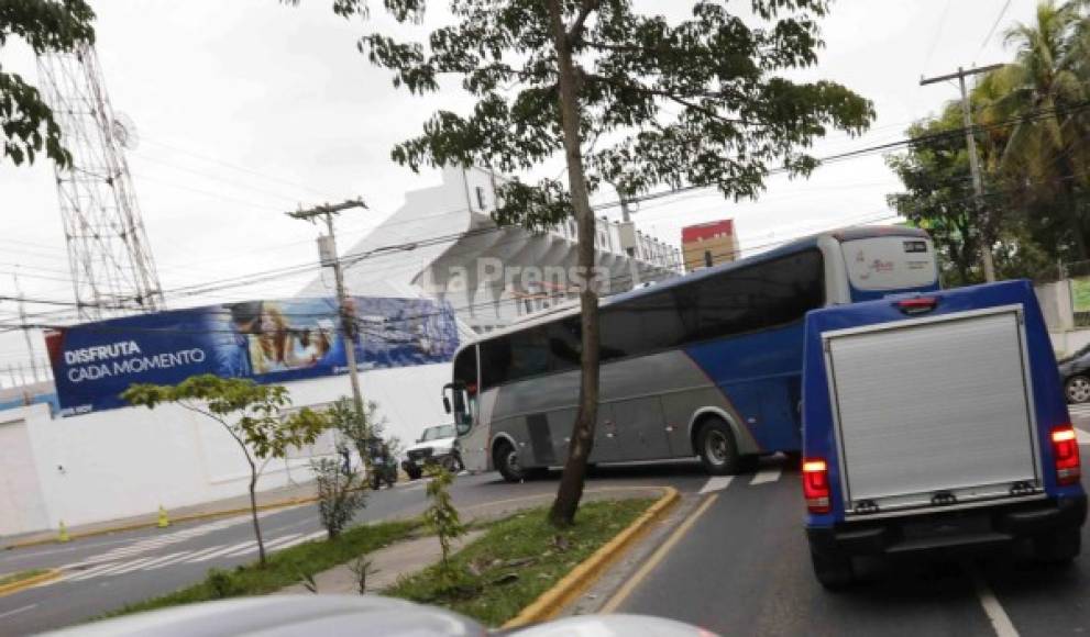 Las patrullas se mueven para cuidar a la Selección de Australia en San Pedro Sula.