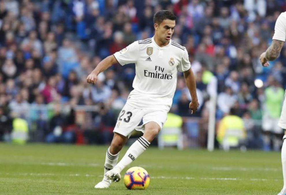 Sevilla's Sergio Reguilon celebrates after scoring his side's first goal during the Europa League, round of 16 soccer match between Roma and Sevilla, at the Schauinsland-Reisen-Arena in Duisburg, Germany, Thursday, Aug. 6, 2020. (Wolfgang Rattay/Pool Photo via AP)