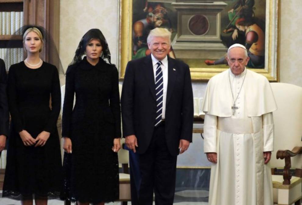 Pope Francis (R) poses with US President Donald Trump (C), US First Lady Melania Trump and the daughter of US President Donald Trump Ivanka Trump (L) at the end of a private audience at the Vatican on May 24, 2017. US President Donald Trump met Pope Francis at the Vatican today in a keenly-anticipated first face-to-face encounter between two world leaders who have clashed repeatedly on several issues. / AFP PHOTO / POOL / Evan Vucci