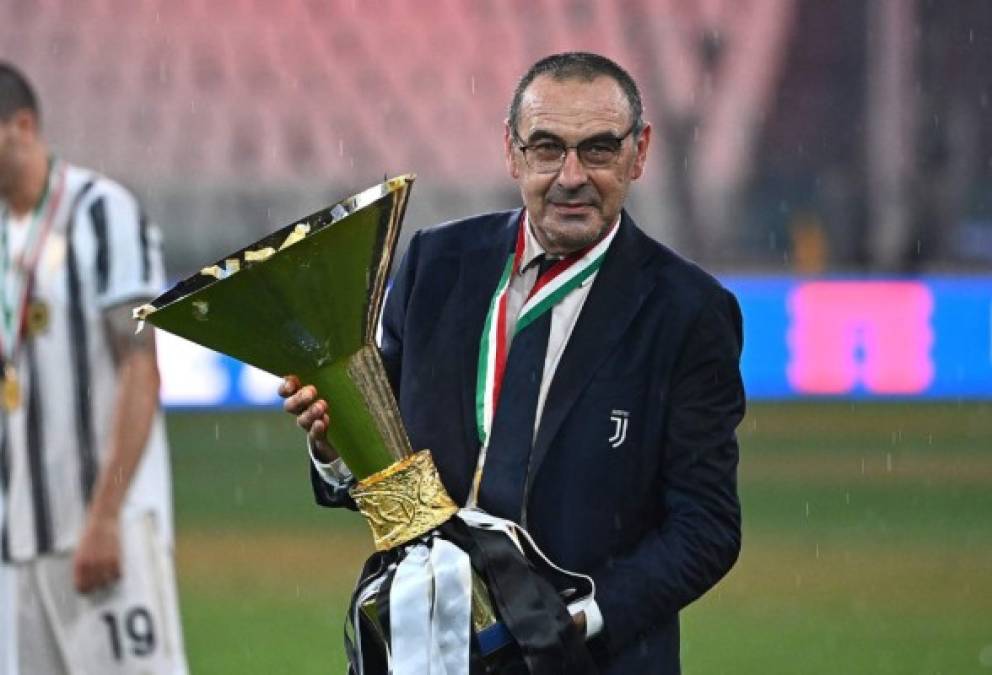 Maurizio Sarri - El técnico italiano fue colocado por el diario As en esta lista de posibles reemplazos para el banquillo del Barcelona. También ha sonado para dirigir al Tottenham y antes de Mourinho a la Roma. Su último equipo fue la Juventus. Foto AFP