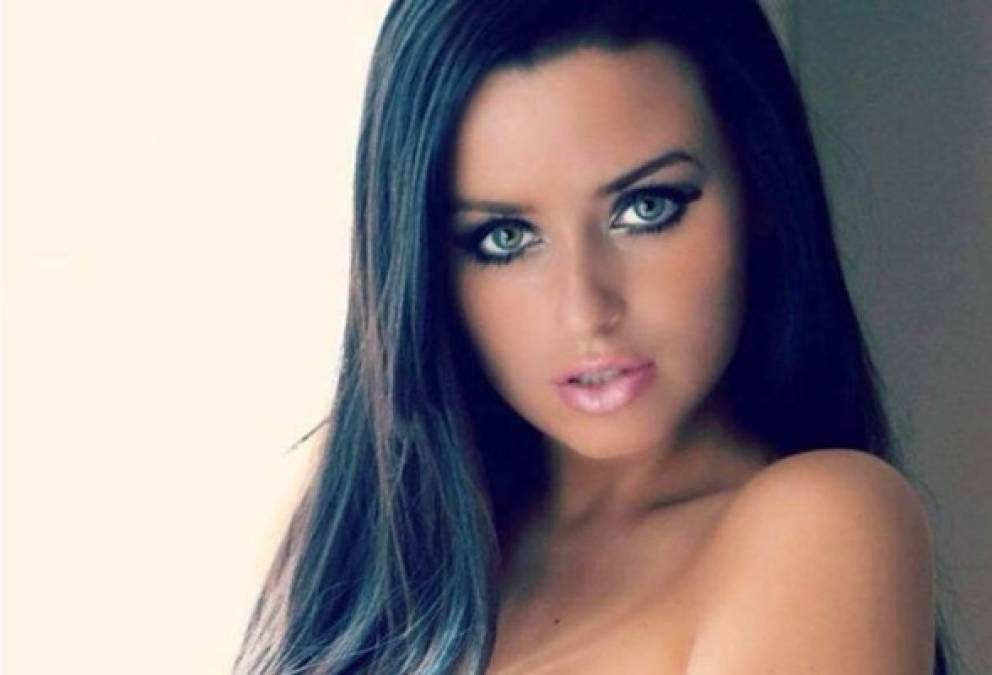 Abigail Ratchford es una bella modelo estadounidense, que actualmente es la reina de Instagram.