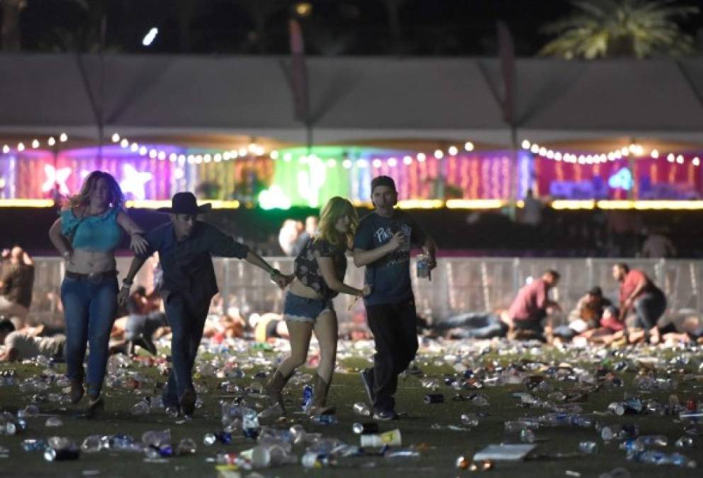 Al menos 406 personas fueron hospitalizadas debido al tiroteo ocurrido la noche del domingo en Las Vegas durante un festival de música country.