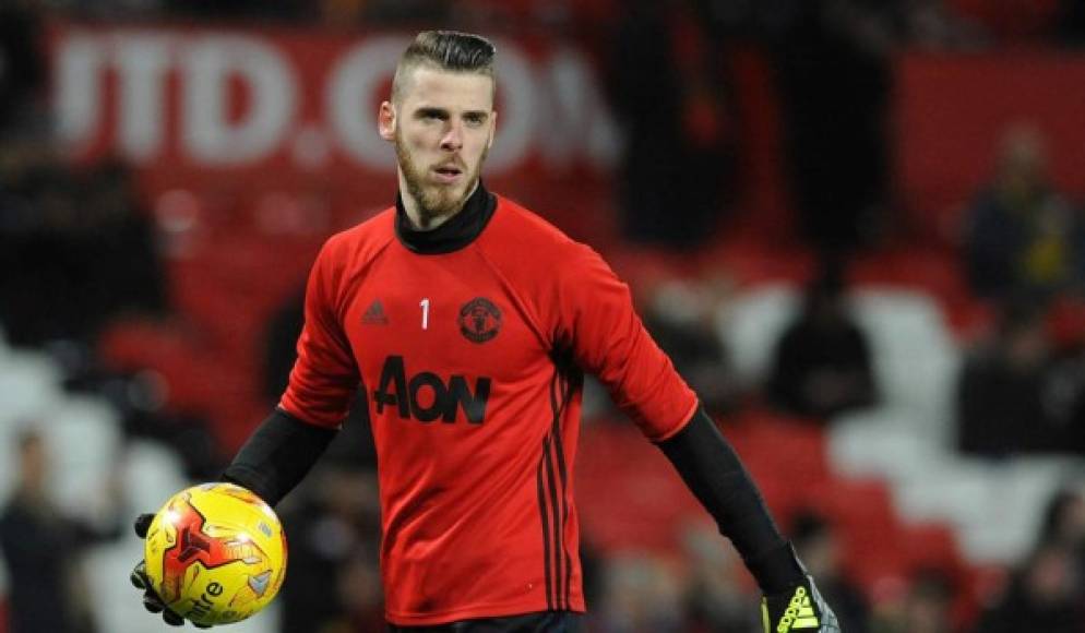 José Mourinho se refirió a la situación del portero David De Gea, vinculado a un interés del Real Madrid: 'Durante mucho tiempo la puerta estuvo cerrada, pero la abrimos y luego ellos decidieron cerrarla'. Además, el técnico confirmó que el español se quedará 'al 100 por cien' en el Manchester United.