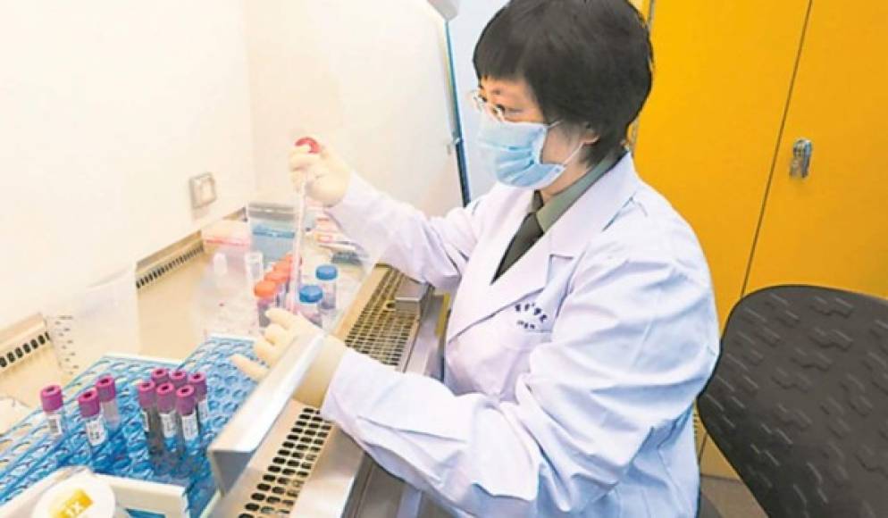 La vacuna está preparada para llevar a cabo 'una producción a gran escala, segura y efectiva', aseguró la epidemióloga Chen Wei, líder del equipo de investigación de la Academia Militar de Investigación Médica, dependiente de la Academia Militar de Ciencias, que ha desarrollado el medicamento.<br/>