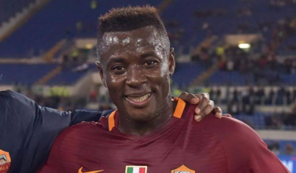 El futbolista camerunés Joseph Perfection Bouasse, excanterano de la Roma de Italia, falleció este lunes a los 21 años de dad. El chico llegó por engaño al club romano en una increíble historia que terminó en tragedia.