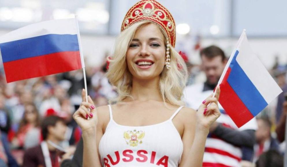 Las rusas fueron anfitrionas del Mundial y engalaron con su belleza las graderías.