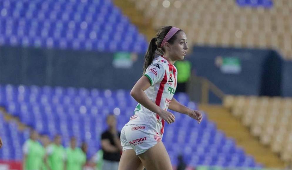 La chica llegó al Necaxa durante el torneo Clausura 2022. En solo un año y medio desde su debut, ha conquistado el corazón del público méxicano.