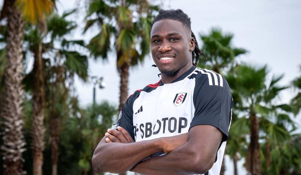 OFICIAL: El Fulham ha fichado al central nigeriano Calvin Bassey por 22.500.000 €. Firma hasta junio de 2027 y llega procedente del Ajax.