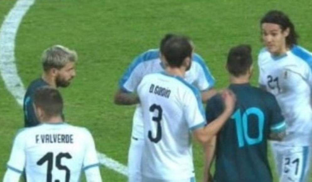 La bronca entre Cavani y Messi ha generado revuelo en las redes sociales. El argentino no se le achicó al uruguayo.