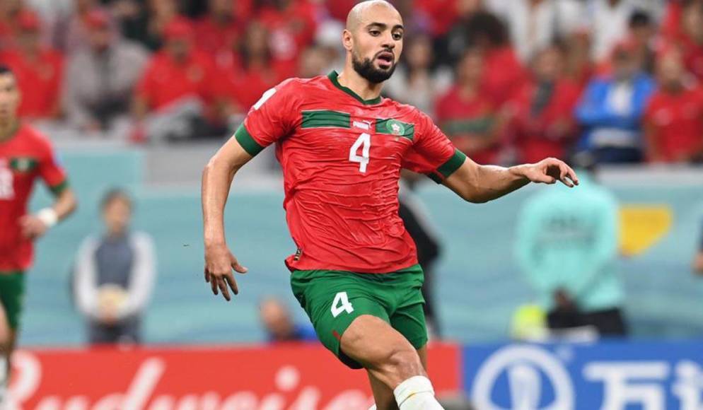 El centrocampista marroquí Sofyan Amrabat estaría cerca de fichar por el Manchester United