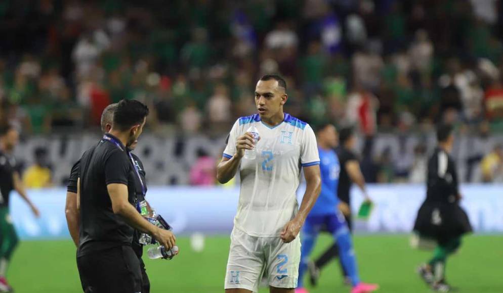 Devron García: El defensor no seguirá en el 11 titular de Honduras para el juego ante Qatar.