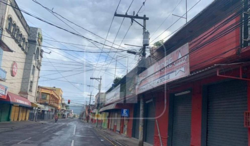 Feligreses y creyentes sampedranos cumplieron con las tradiciones religiosas de la fecha, desde sus casas y pocos en actos conmemorativos.