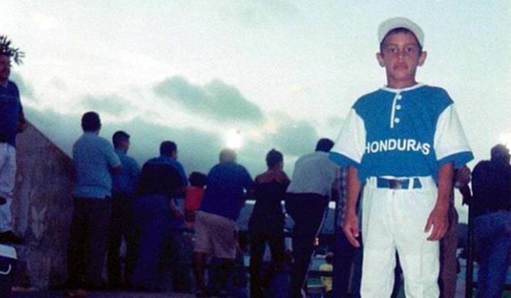 Mauricio Dubón nació un 19 de julio de 1994 en San Pedro Sula, Cortés. Actualmente tiene 28 años de edad.