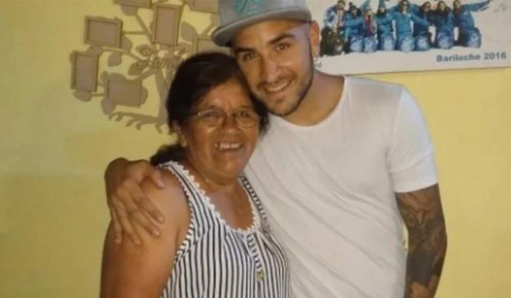 La madre del futbolista murió el domingo en un accidente. 