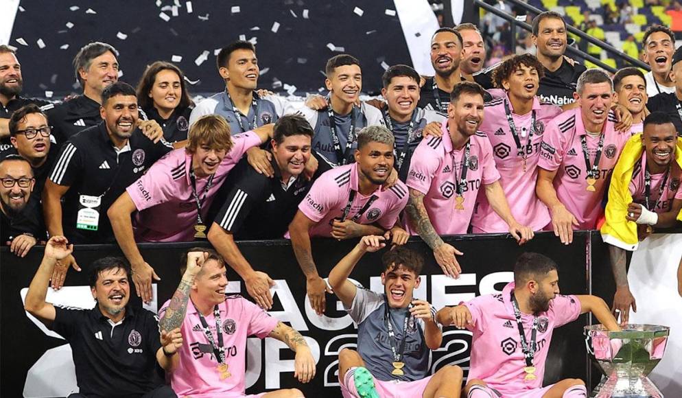 El hondureño David Ruiz al lado derecho derecho de Messi en los festejos tras conquistar la Leagues Cup 20230.
