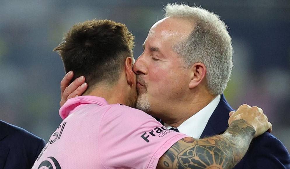El dueño del Inter Miami le dio un beso a Lionel Messi como agradecimiento por ser la figura de su equipo en la Leagues Cup 2023.