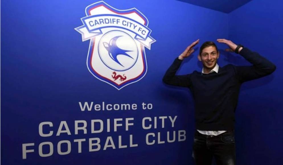 A los 28 años, Emiliano Sala había alcanzado su madurez futbolística y su fichaje por el Cardiff era considerado la cima de una carrera que por momentos pensó que nunca llegaría a cuajar. El argentino había firmado un contrato de 3 años para recalar en la Premier League y desde Europa aseguraron que fue por una cifra cercana a los 23 millones de dólares, una suma récord para la institución galesa.