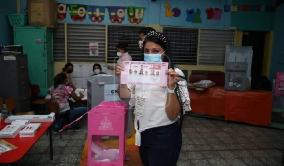 En voz alta y con buen tino, se registraron los votos del Partido Liberal de Honduras.