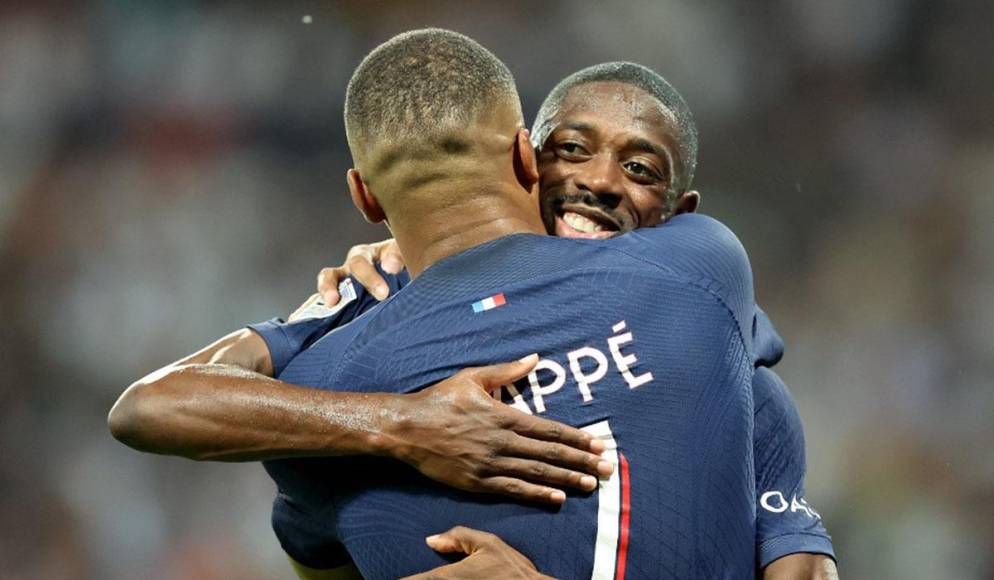 Mbappé celebró el gol con Dembélé, su nuevo amigo en el PSG. 