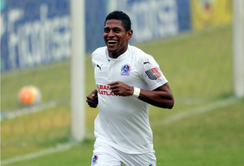 El gerente general de la Liga Deportiva Alajuelense de Costa Rica, Marco Vásquez, ha puesto fin al tema Carlo Costly tras los rumores que el delantero hondureño ficharía por los “manudos”. 'El rumor de que Carlos Costly llega a la Liga es falso y me gustaría desmentirlo porque ni la Comisión Técnica ni la Junta Directiva han analizado el tema de Carlo Costly sobre una posible llegada'.