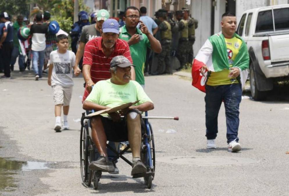 Estos aficionados demostraron su amor al Marathón.