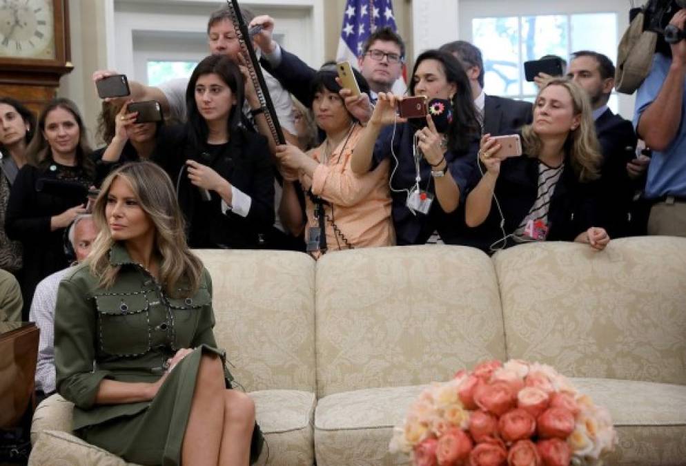 Melania no logró convencer a los críticos de moda con su look.