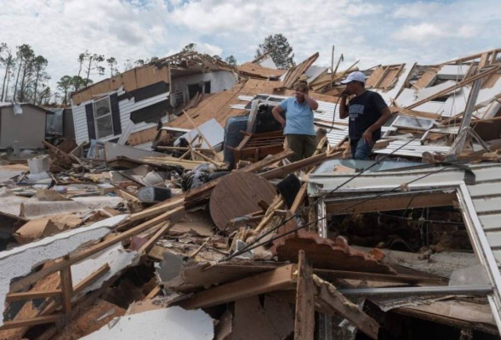 'Tenemos miles y miles de personas cuyas viviendas y negocios han quedado devastados por la tormenta. Y aunque tenemos mucho que hacer para salir adelante, el saldo es mejor de lo esperado', dijo Edwards.<br/>