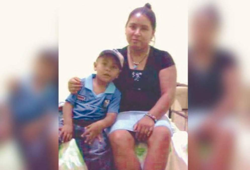 Ermelinda Salinas Ortiz (38), profesora intercultural bilingüe del centro de educación básica de Craucirpe en el pueblo indígena Tawahka, en el Patuca Medio, fue seleccionada por la Secretaría de Educación como Maestra del 2015.