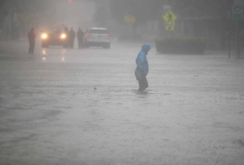 Los residentes de Miami Beach, una isla barrera frente a Miami normalmente llena de vida con bares, restaurantes y miles de turistas, se habían preparado para el fin del mundo, pero el domingo agradecían que Irma azotó con menor intensidad de la esperada.