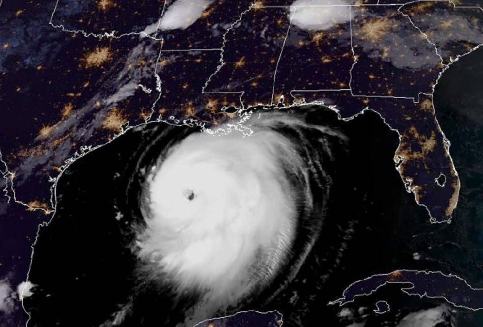 El NHC advirtió de que se trata de un huracán de gran tamaño cuyos vientos más fuertes de extienden hasta 70 millas (110 km) de su centro y los menos fuertes hasta 175 millas (280 km).<br/><br/>El gran miedo que genera Laura son las inundaciones provocadas por la marejada ciclónica, la marea y las lluvias.