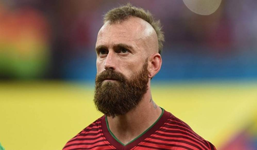 Raul Meireles. El exjugador del Genclerbirligi SK se salvó de ser multado con 9 mil euros por su jefe sino se afeitaba.