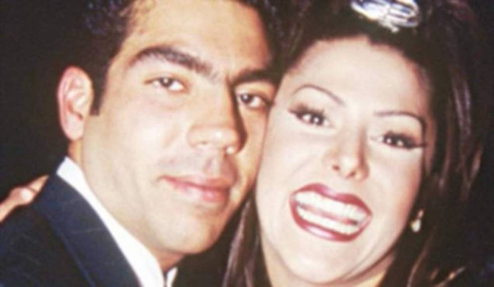 Cuando Alejandra Guzmán estaba en la cúspide de su carrera musical se enamoró perdidamente del empresario.