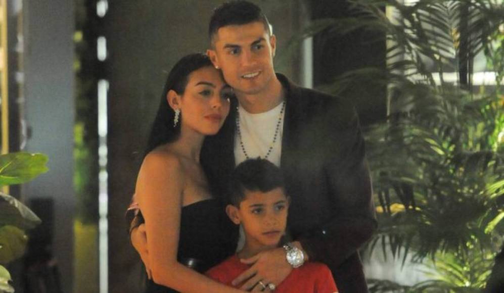 <br/>La chica de Cristiano Ronaldo habló sobre los niños de la familia (Ronaldo Jr, Aldana y los mellizos Mateo y Eva): “Son lo más importante. Raramente prendemos la televisión, los únicos programas que vemos son dibujos animados”, detalló.