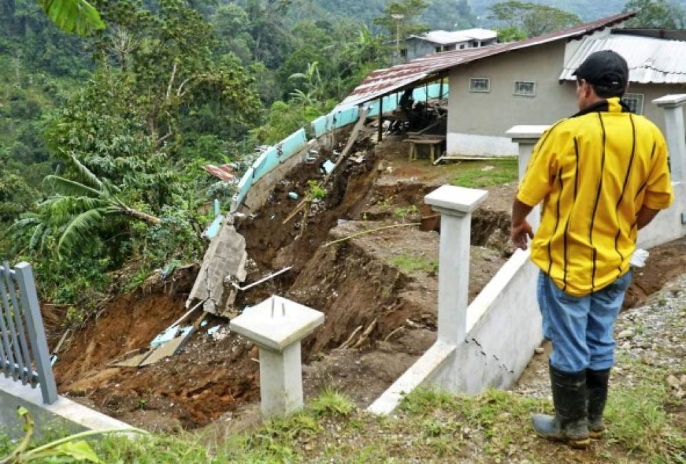 La aldea de El Zapote era una de las incomunicadas desde las tormentas tropicales Eta y Iota, y días después sigue igual, pues lo caminos son intransitables.<br/><br/>Los productores de café aseguran que hay cientos de manzanas que están en peligro y el grano de café se está perdiendo porque no pueden llegar a pie ni en vehículos a las fincas.<br/><br/>Zapote Injerto.