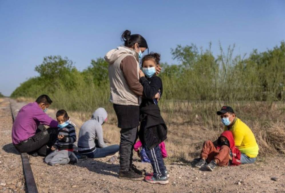 Pero Biden indicó que el aumento del flujo migratorio había comenzado antes de su llegada a la Casa Blanca el 20 de enero. 'No me disculparé por abolir políticas que violaron el derecho internacional y la dignidad humana', dijo.<br/>'Ya no estamos hablando de personas quitándole los bebés de las manos a sus madres', indicó en referencia a la política de 'Tolerancia Cero' implementada por Trump, durante la cual miles de familias migrantes fueron separadas en 2018. <br/>